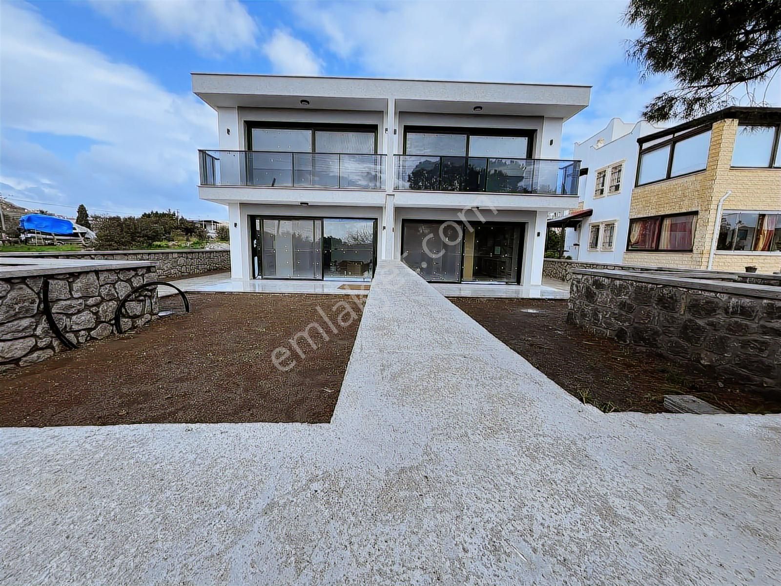 Gümüşlük Merkezde Eşyasız Kiralık 3+1 Geniş İkiz Villa - Görsel 3