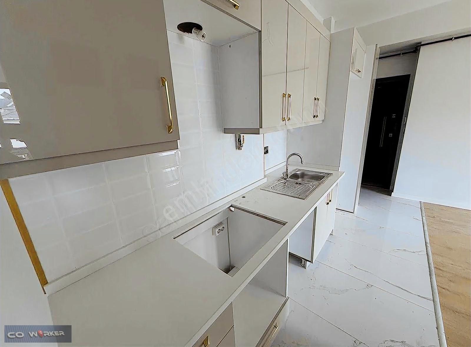 Pendik Velibaba Mah.cadde Üzeri Açık&kapalı Otopark Kiralık 2+1 - Görsel 7