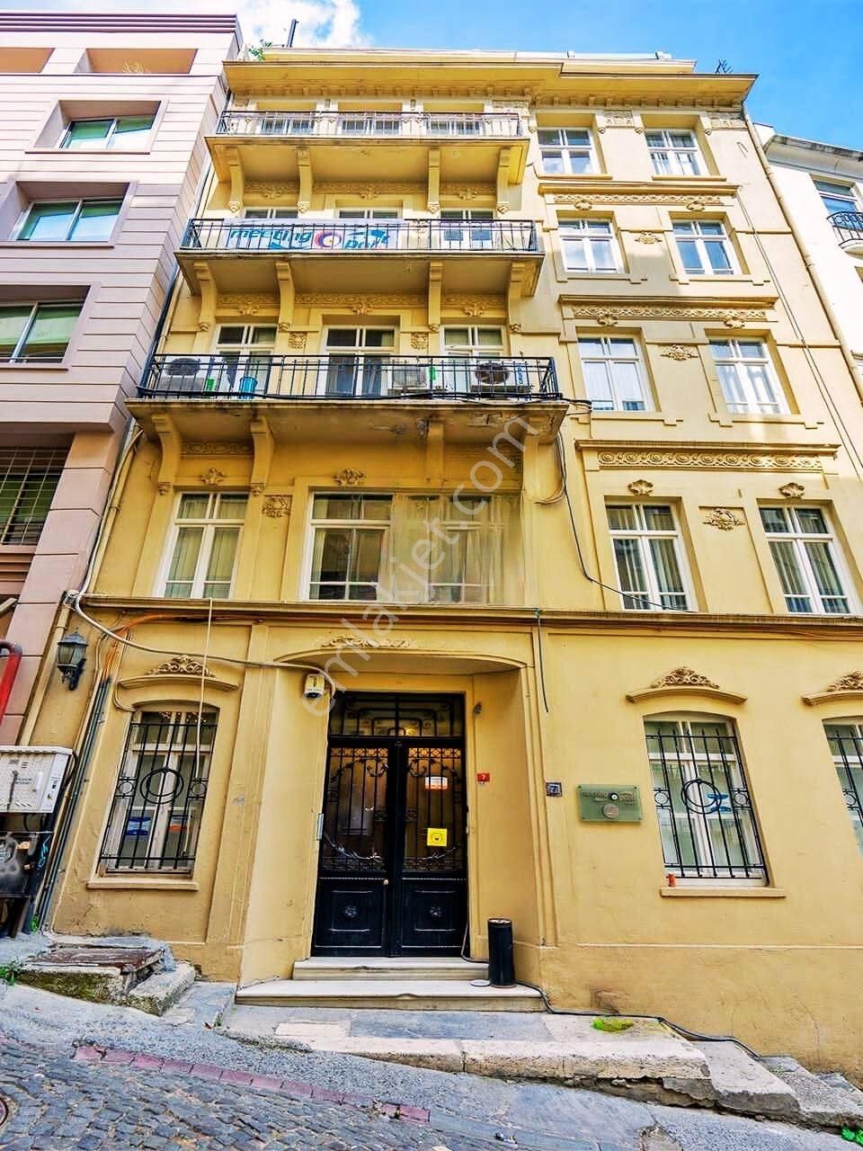 Beyoğlu Odakule'de, Kiralık Katlar Veya Komple Kiralık Bina