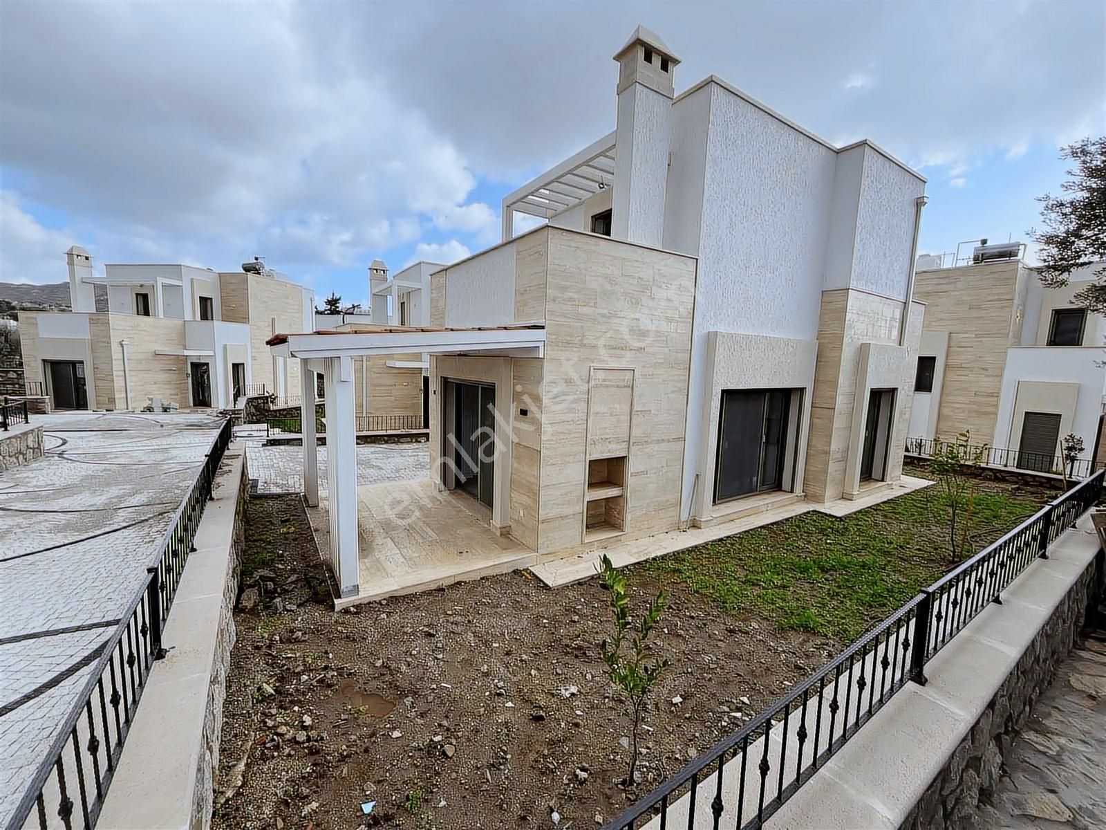 Gümüşlük Merkezde Müstakil Eşyasız 3+1 Kiralık Villa - Görsel 5