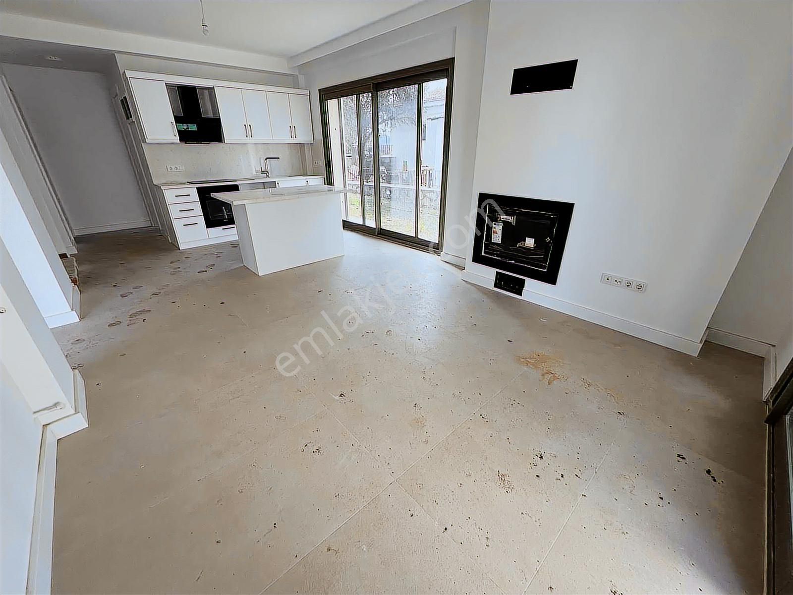 Gümüşlük Merkezde Müstakil Eşyasız 3+1 Kiralık Villa - Görsel 15