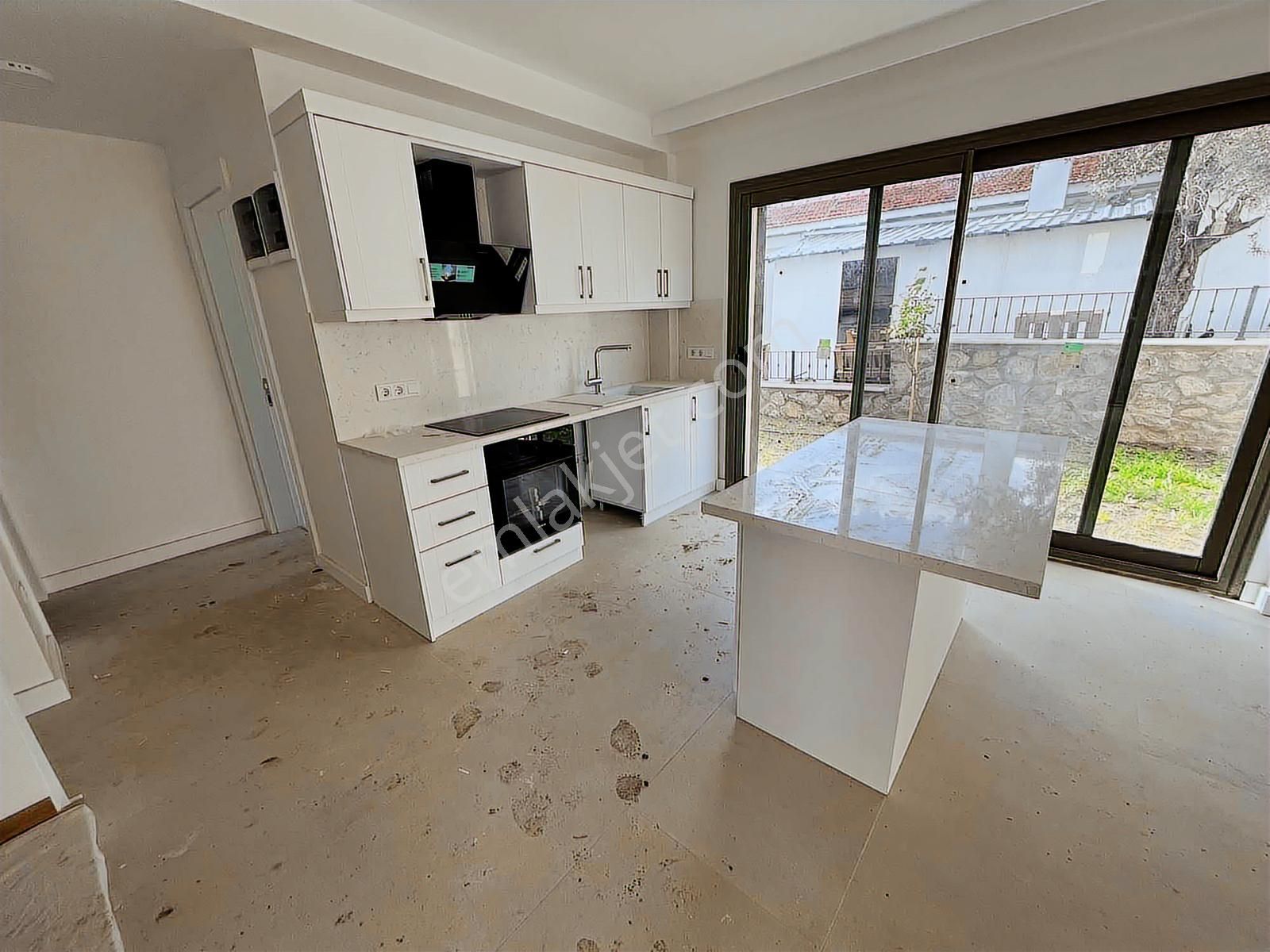 Gümüşlük Merkezde Müstakil Eşyasız 3+1 Kiralık Villa - Görsel 8