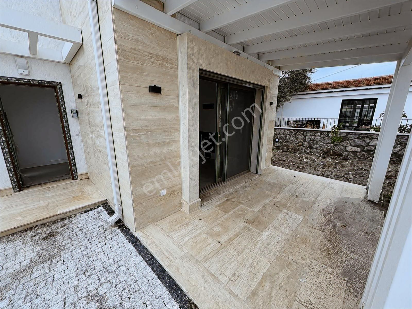 Gümüşlük Merkezde Müstakil Eşyasız 3+1 Kiralık Villa - Görsel 3