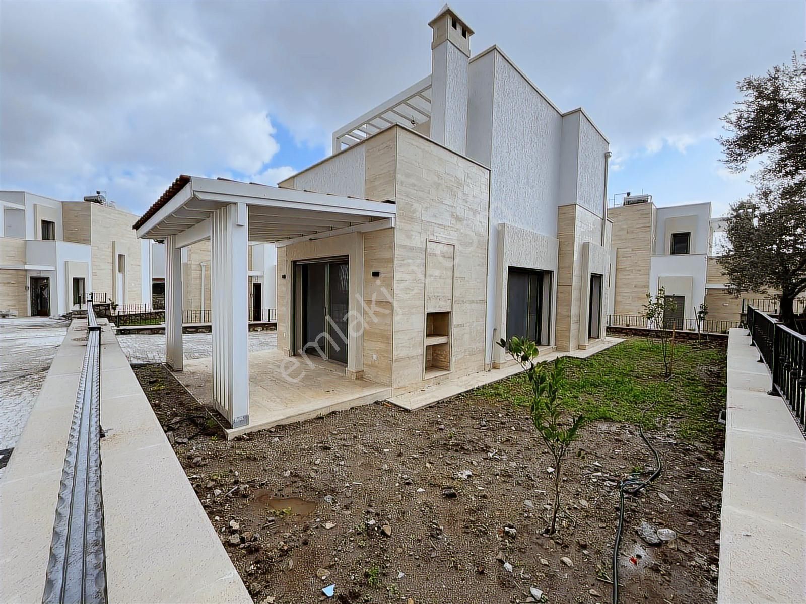 Gümüşlük Merkezde Müstakil Eşyasız 3+1 Kiralık Villa - Görsel 17