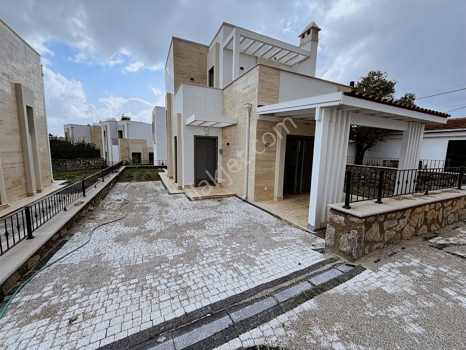 Gümüşlük Merkezde Müstakil Eşyasız 3+1 Kiralık Villa - Görsel 6