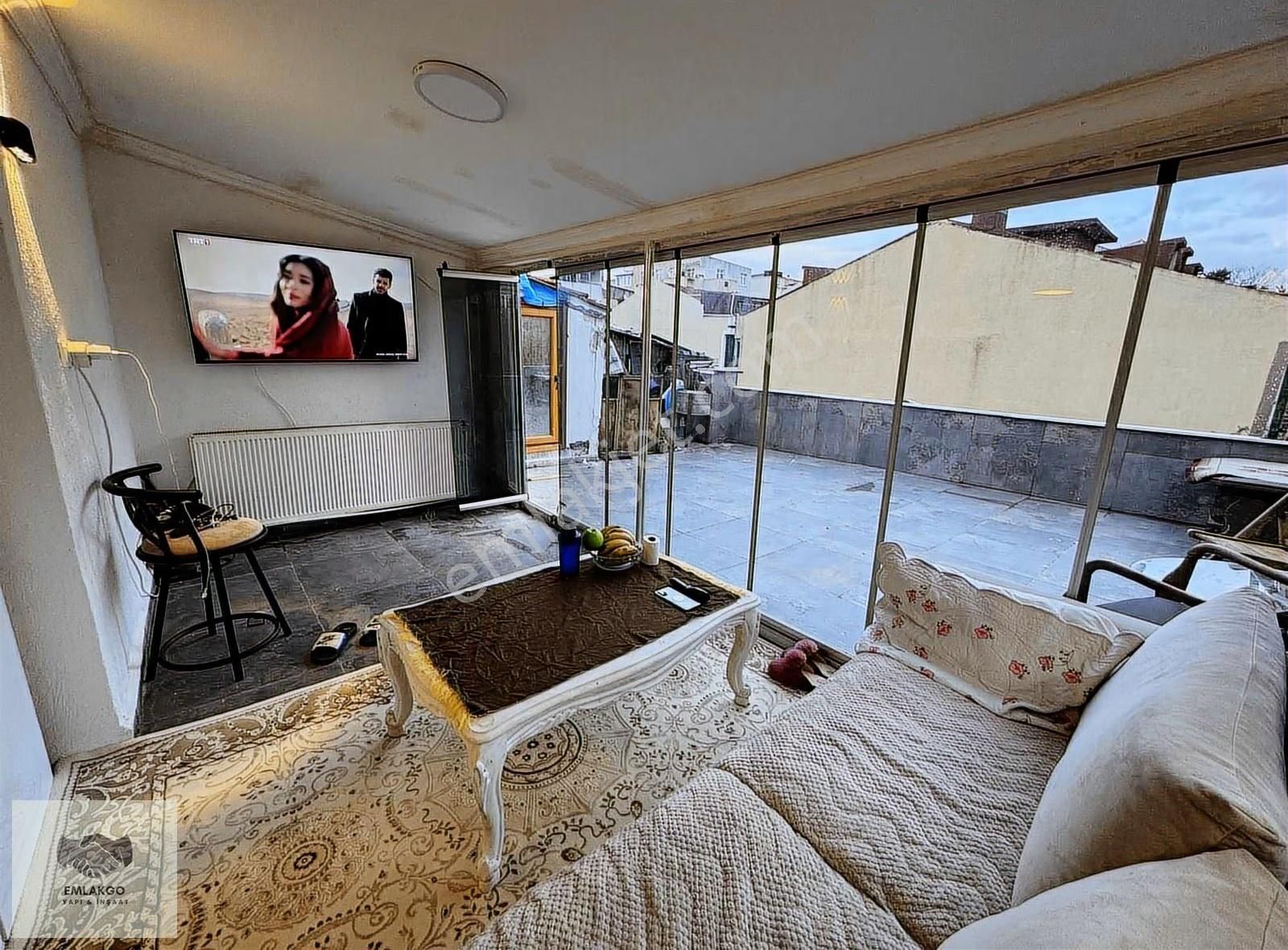 Teraslı Full Eşyalı Satılık Yatırım Fırsatı Kira Garantili