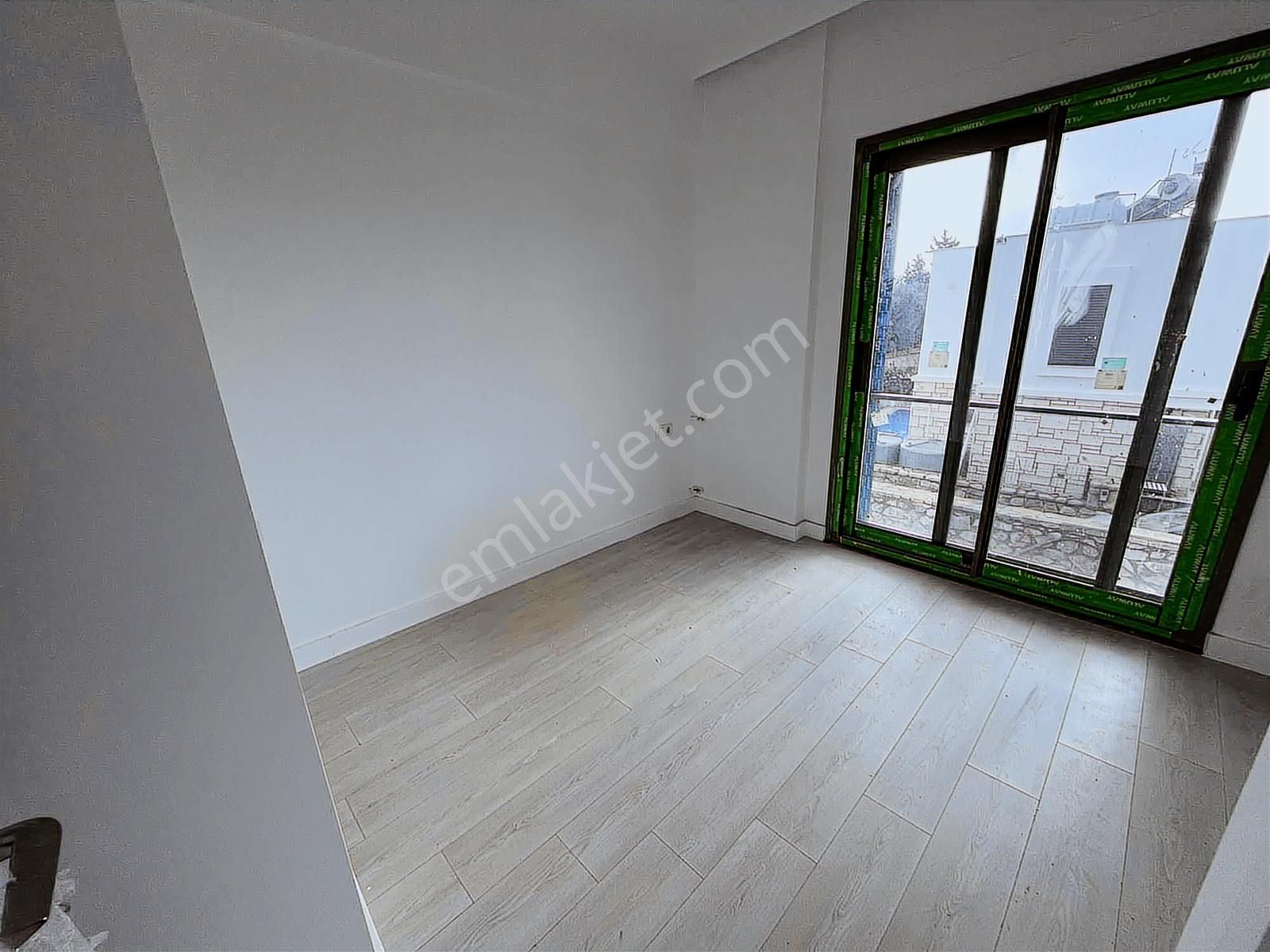 Gümüşlük Merkezde Eşyasız 2+1 Kiralık İkiz Dubleks Villa - Görsel 31