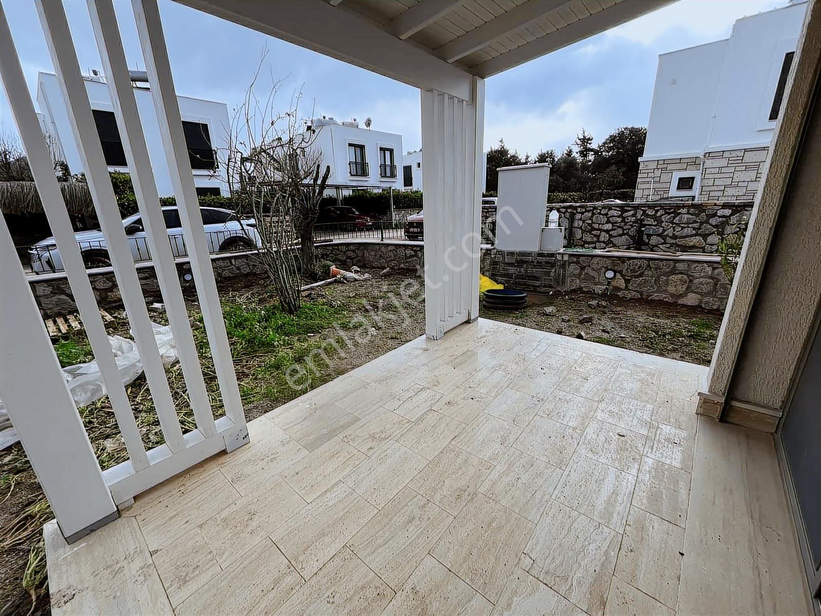 Gümüşlük Merkezde Eşyasız 2+1 Kiralık İkiz Dubleks Villa - Görsel 26