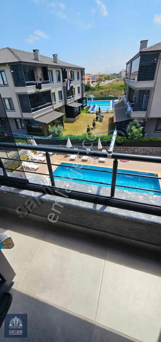 Karasuda Üniversiteye Yurtlara Yakın Sitede Kiralık Eşyalı Daire