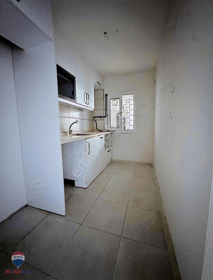 Hakan Büyük"ten Çiğli Evka 2 Teras Evlerde Kiralık 3+1 Daire