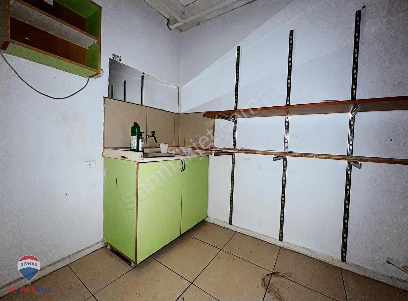 14 Karşıyaka Çarşı Yıldız Pasajında Kıralık Dükkan - Görsel 12