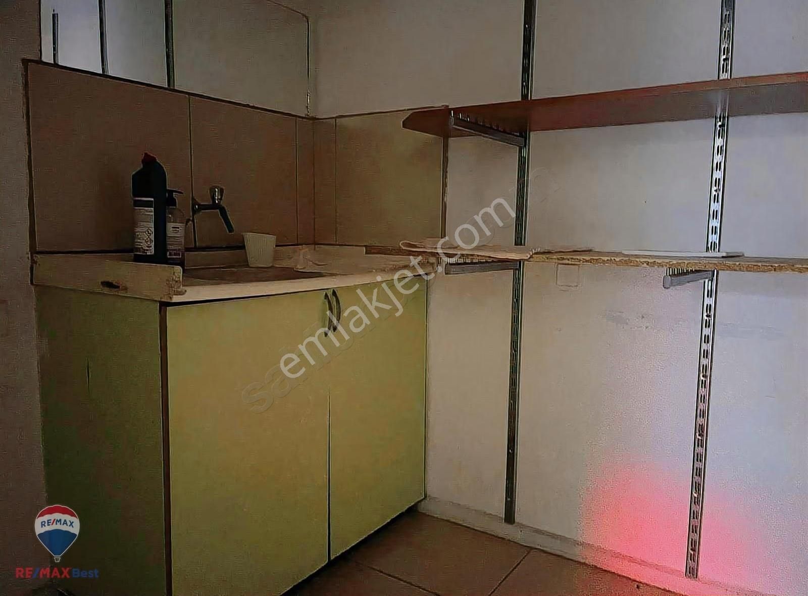 14 Karşıyaka Çarşı Yıldız Pasajında Kıralık Dükkan - Görsel 3