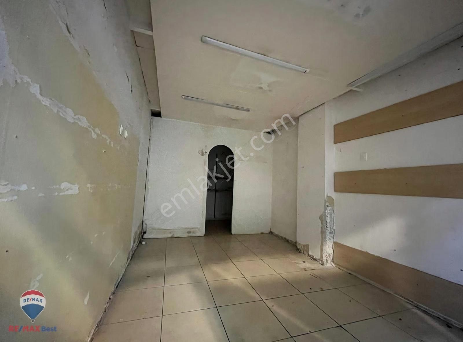 14 Karşıyaka Çarşı Yıldız Pasajında Kıralık Dükkan - Görsel 9