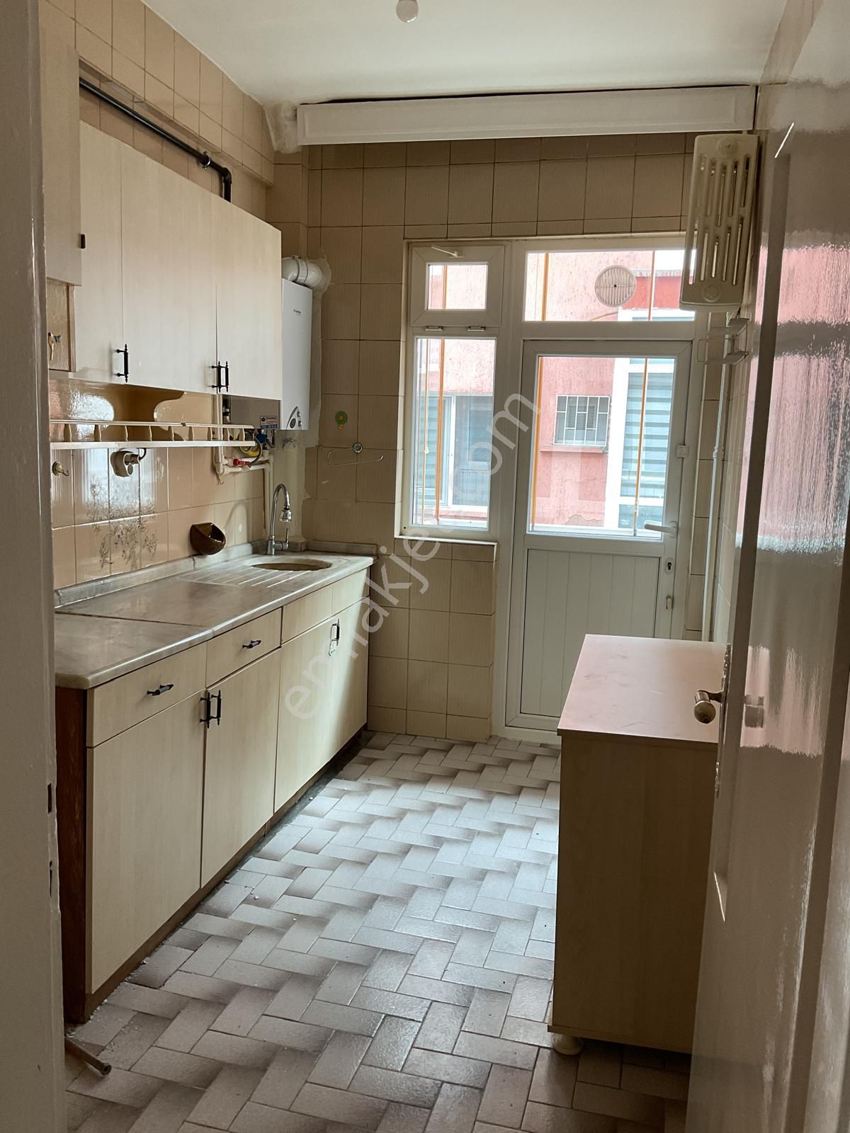 Tunalı'nın En Güzel Yeri Büklüm Sokak'ta Ön Cephe 3+1 Otoparklı - Görsel 15