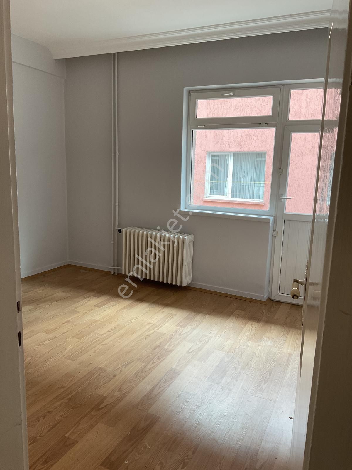 Tunalı'nın En Güzel Yeri Büklüm Sokak'ta Ön Cephe 3+1 Otoparklı - Görsel 14