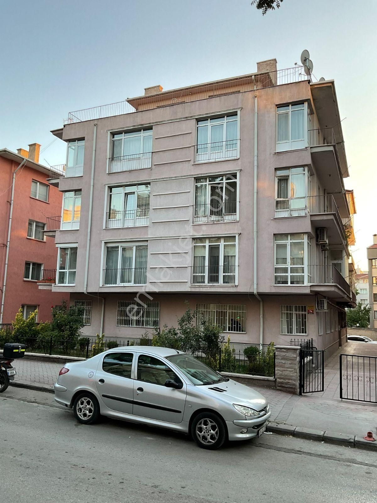Tunalı'nın En Güzel Yeri Büklüm Sokak'ta Ön Cephe 3+1 Otoparklı - Görsel 2