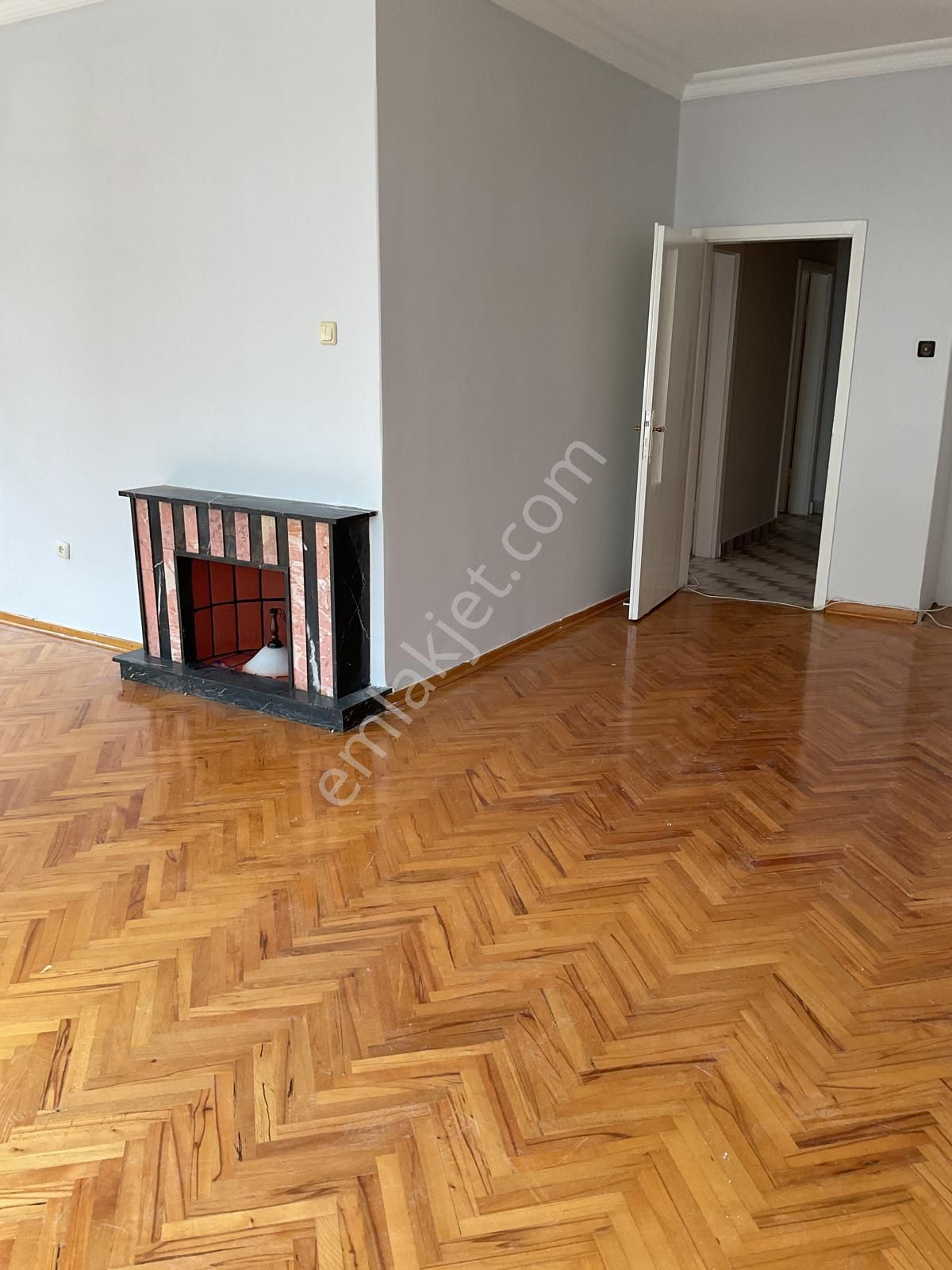 Tunalı'nın En Güzel Yeri Büklüm Sokak'ta Ön Cephe 3+1 Otoparklı - Görsel 11
