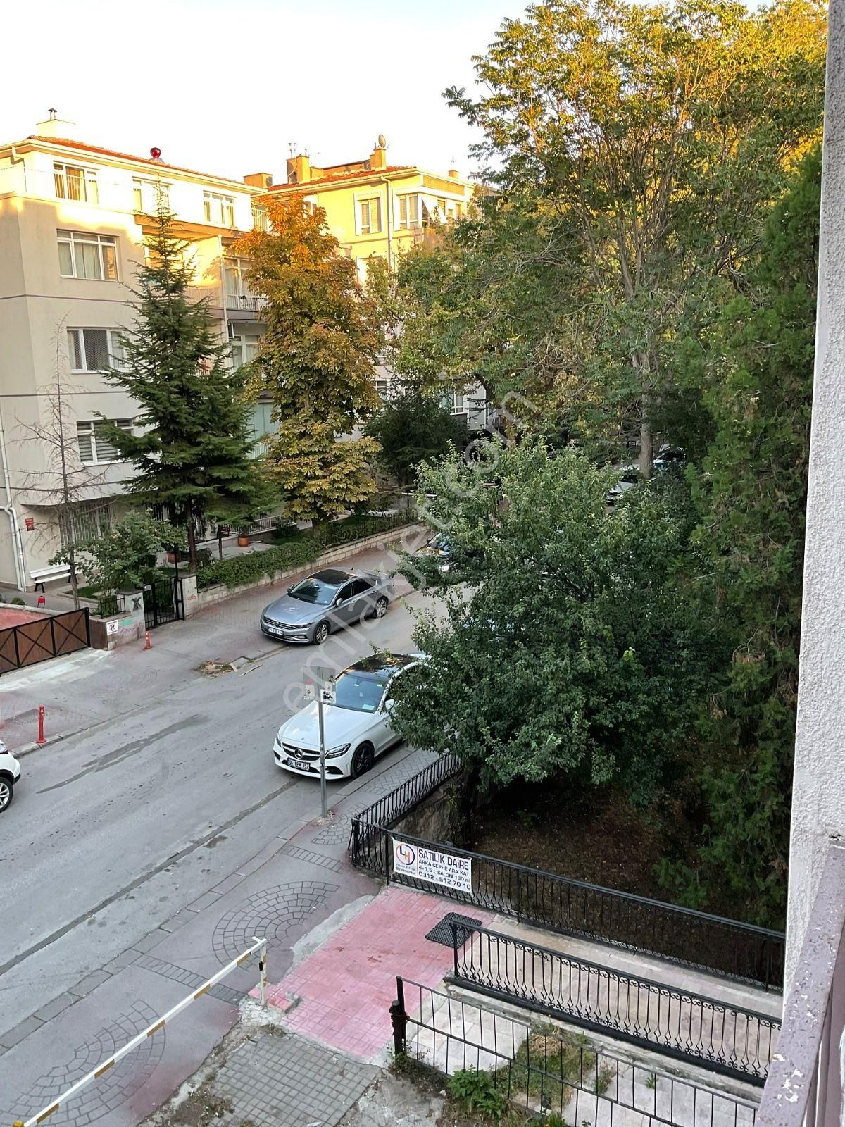 Tunalı'nın En Güzel Yeri Büklüm Sokak'ta Ön Cephe 3+1 Otoparklı - Görsel 4