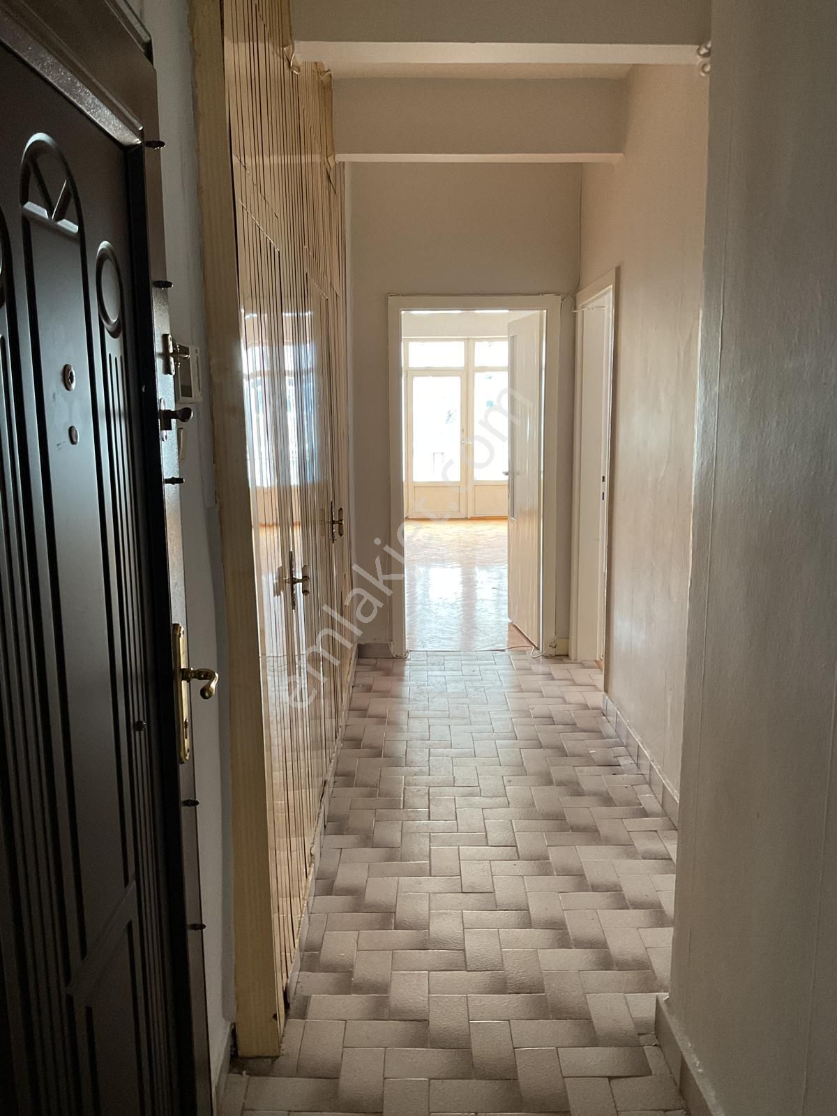 Tunalı'nın En Güzel Yeri Büklüm Sokak'ta Ön Cephe 3+1 Otoparklı - Görsel 23