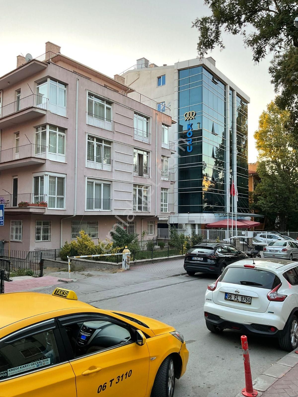 Tunalı'nın En Güzel Yeri Büklüm Sokak'ta Ön Cephe 3+1 Otoparklı