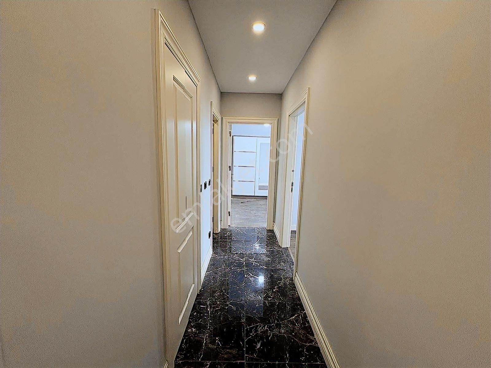 Azur Marmara Sitesin'de Panoromik Deniz Manzaralı 2+1 Daire - Görsel 18