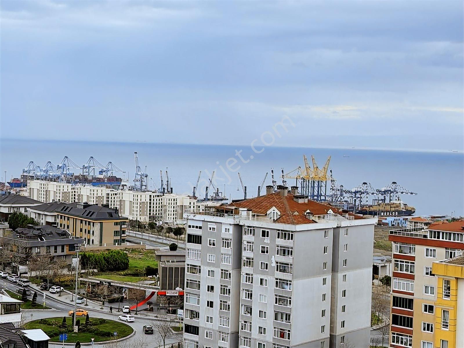 Azur Marmara Sitesin'de Panoromik Deniz Manzaralı 2+1 Daire - Görsel 12