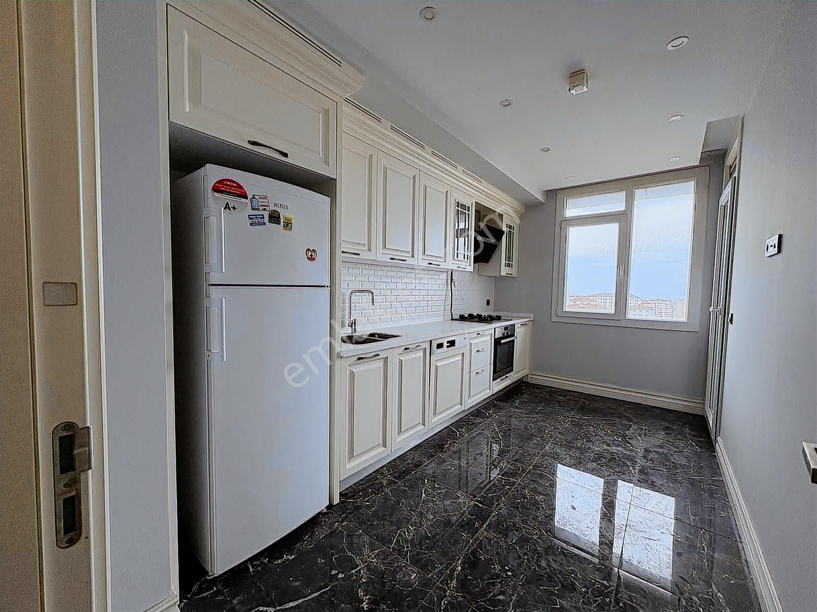 Azur Marmara Sitesin'de Panoromik Deniz Manzaralı 2+1 Daire - Görsel 24