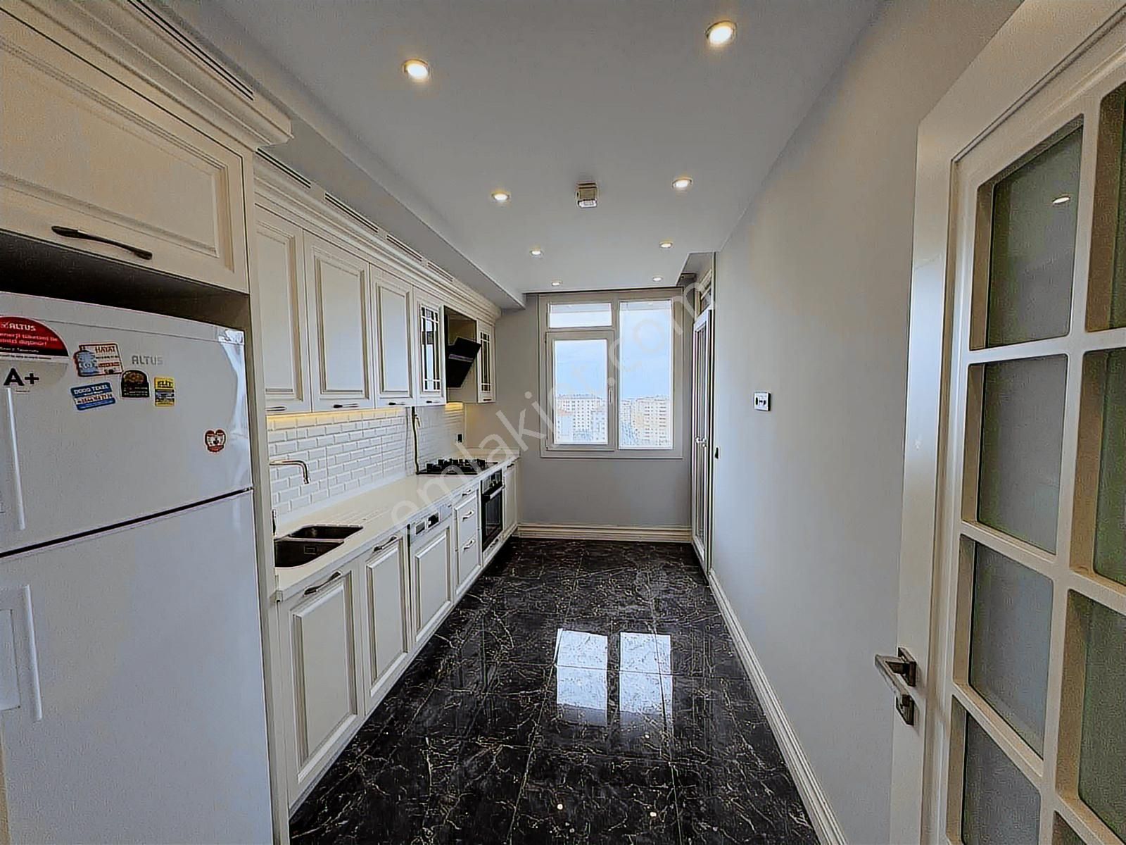 Azur Marmara Sitesin'de Panoromik Deniz Manzaralı 2+1 Daire - Görsel 23