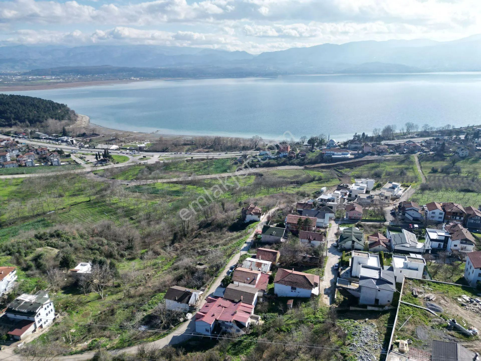 Remax Mavı'den Serdıvan Esentepe’de Göl Manzaralı Bahçelı Müstakıl Ev - Görsel 4