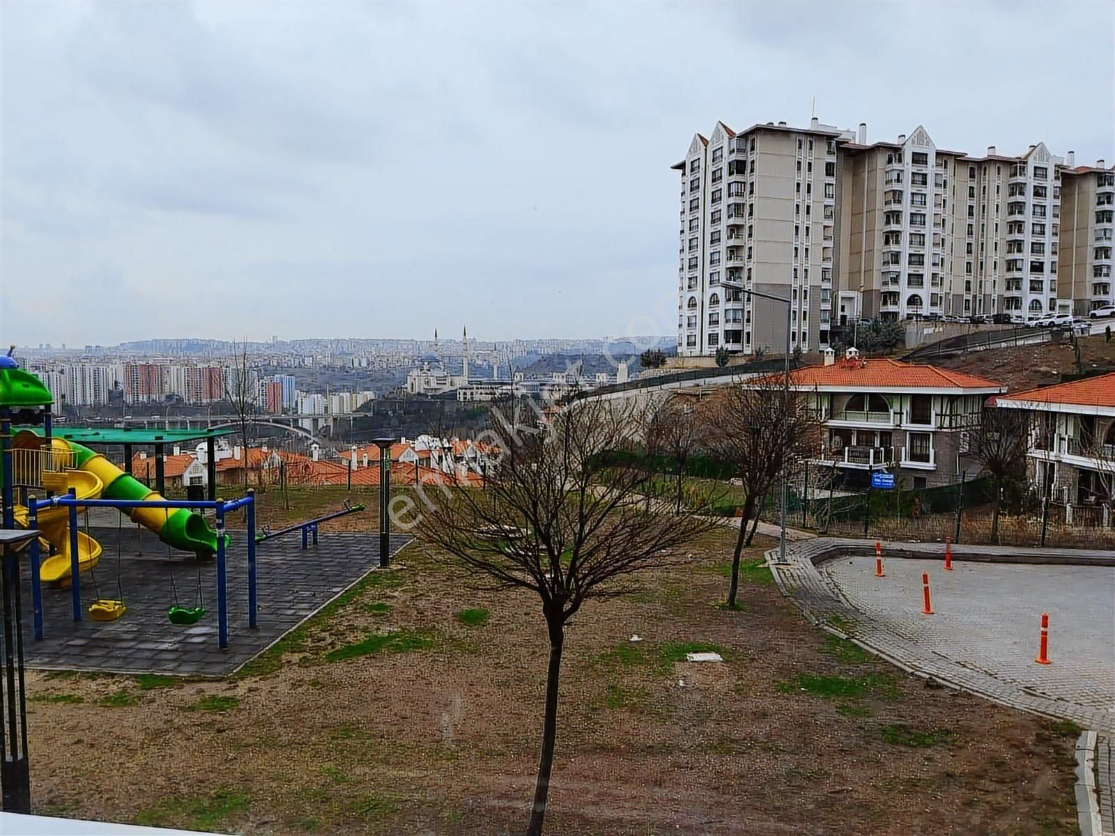 Truva Emlaktan 4+1( Eşyalı Kıralık Daıre )