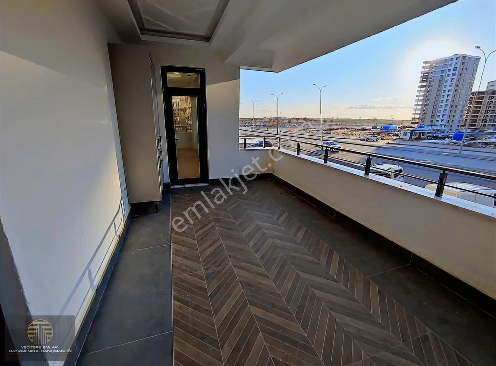 Yeditepe Emlak'tan Tramvay Yakını Lüx Yapılı 2,5+1 - Görsel 12