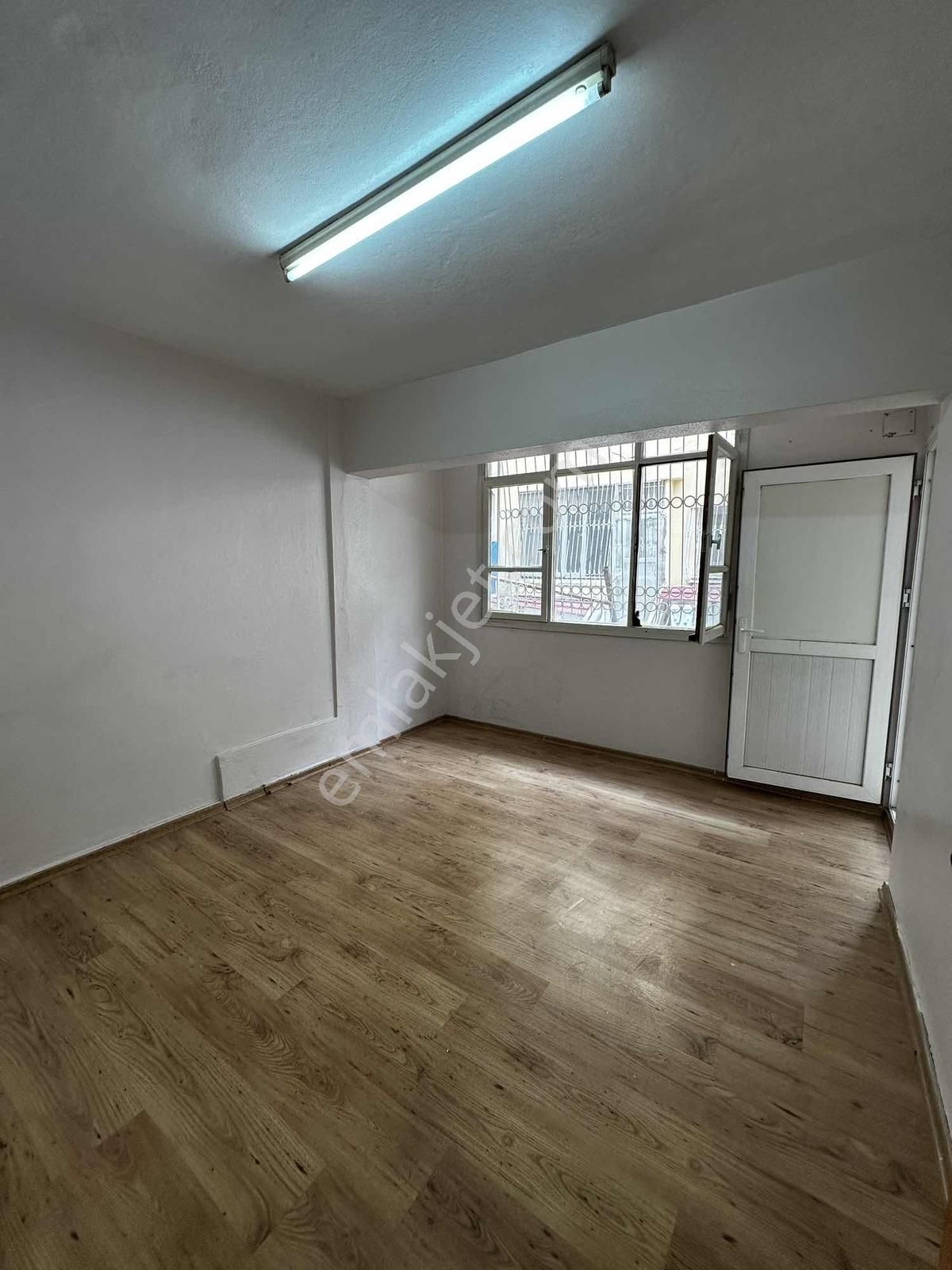 Total'den Belediye Evleri Parkeli Yolda Cazip Kiralık Daire !! - Görsel 4