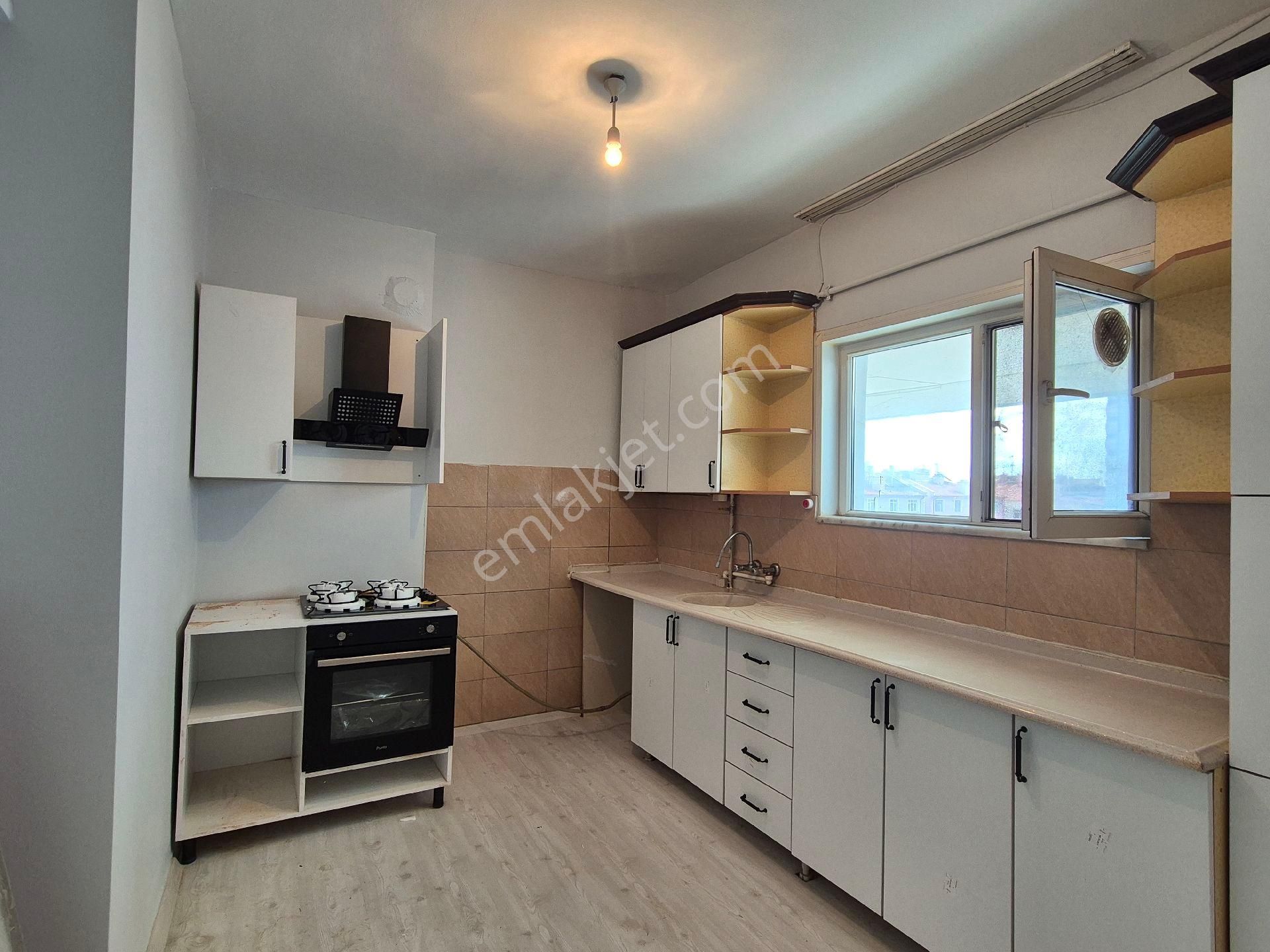 Orhan Gazi Den 3+1 Mehmeakif Mh.de Arakat Yalıtımlı Asansörlü Selçuklu Nüfus Müdürlüğü Yanı