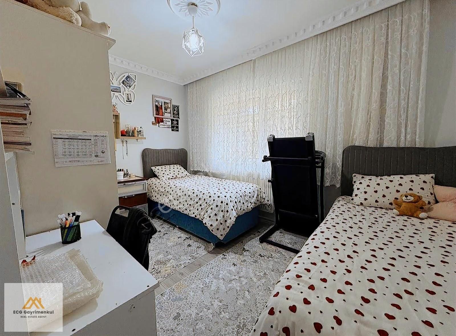 Ecg'den; Saray Fatihte Merkezi Konumda, Geniş 3+1 Fırsat Daire - Görsel 16