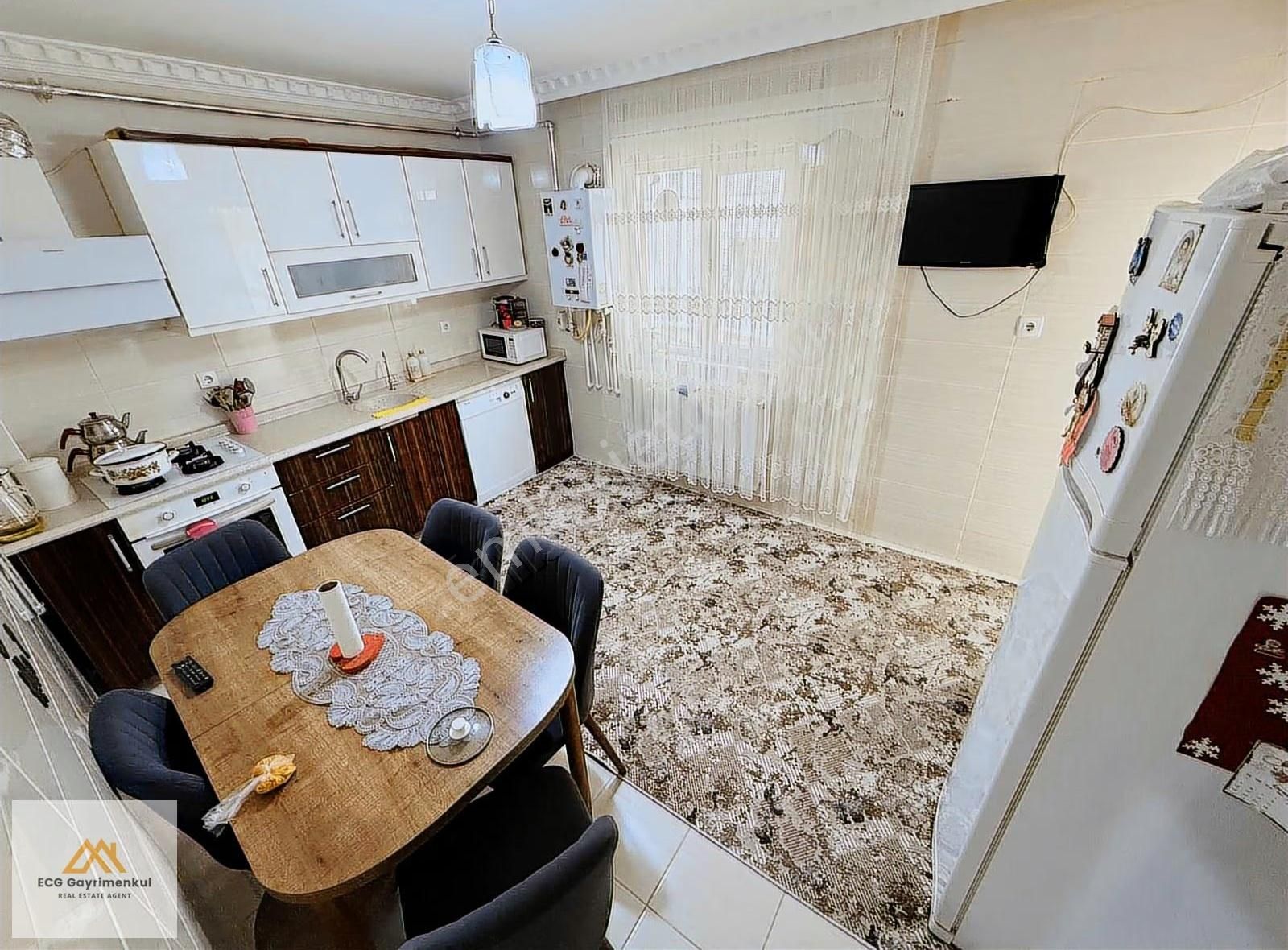 Ecg'den; Saray Fatihte Merkezi Konumda, Geniş 3+1 Fırsat Daire - Görsel 17