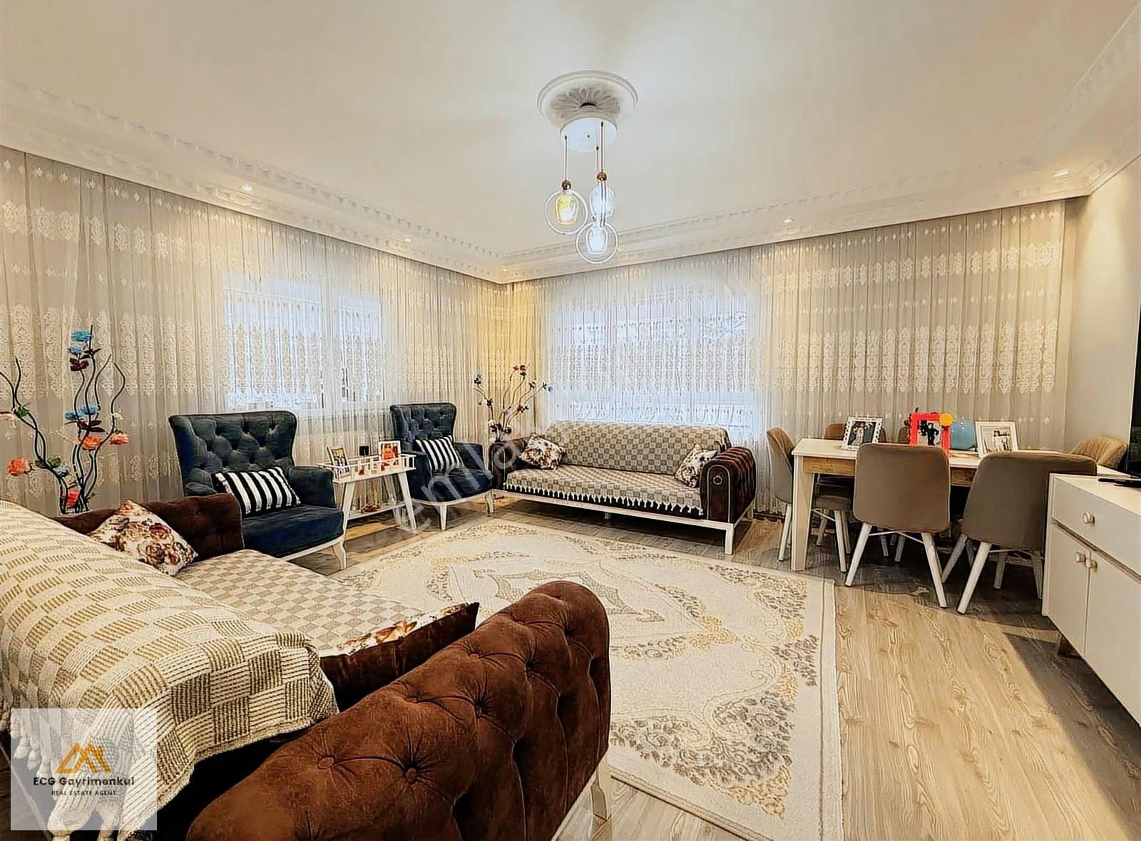 Ecg'den; Saray Fatihte Merkezi Konumda, Geniş 3+1 Fırsat Daire