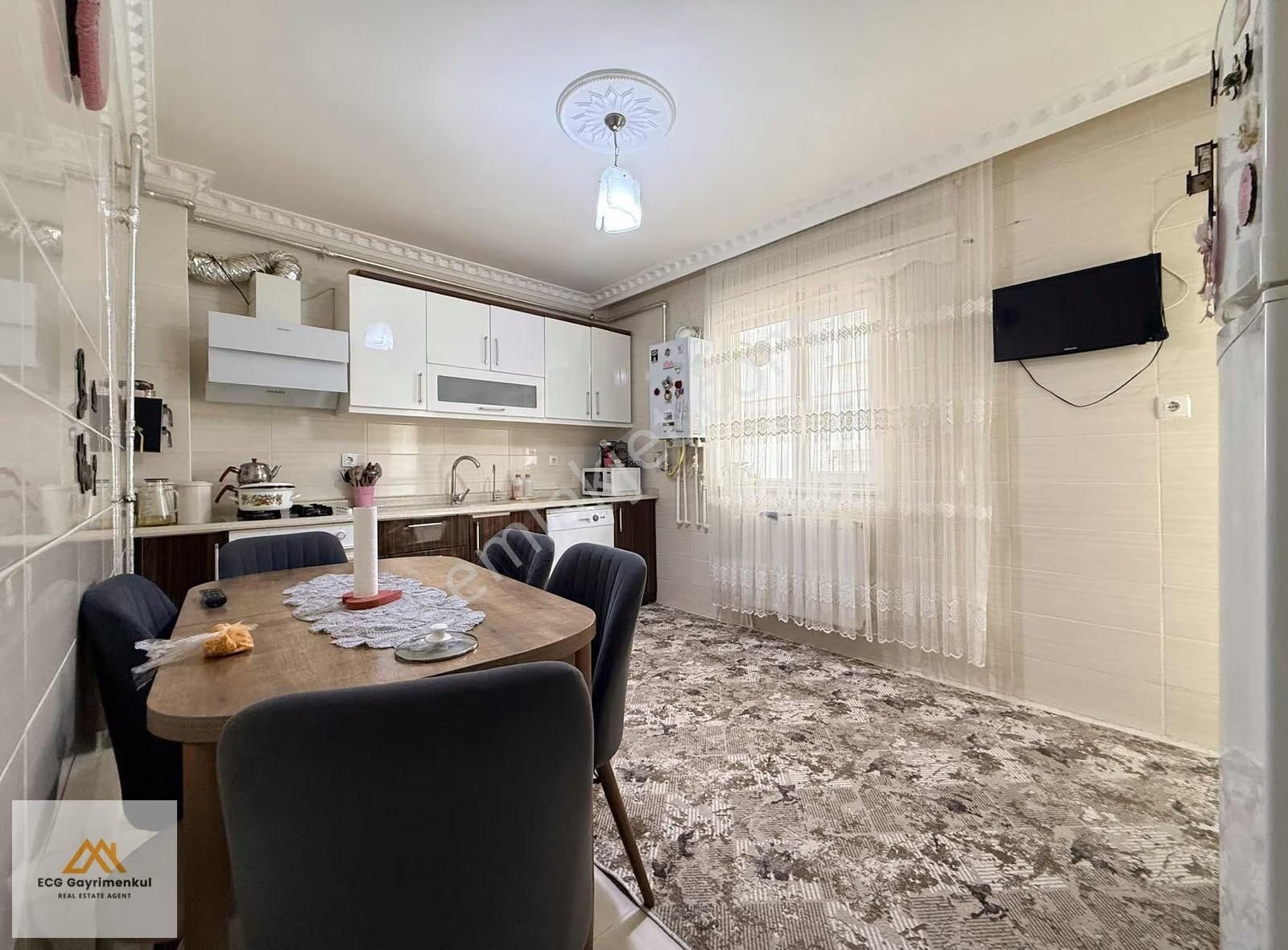 Ecg'den; Saray Fatihte Merkezi Konumda, Geniş 3+1 Fırsat Daire - Görsel 5