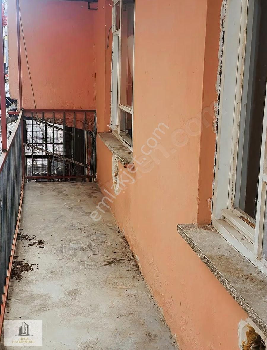 Cadde Üzeri Satılık 3 Katlı 2 Daire 2 Dükkan - Görsel 13