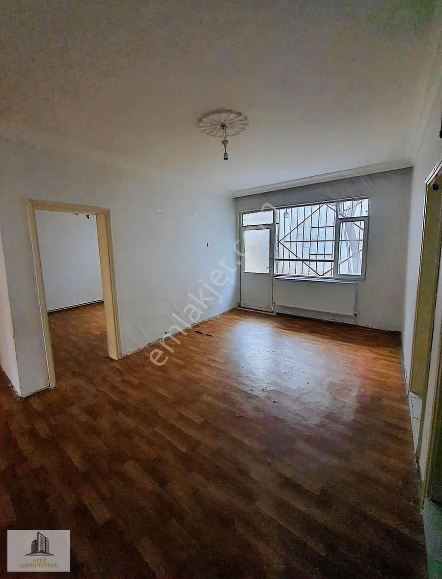 Cadde Üzeri Satılık 3 Katlı 2 Daire 2 Dükkan - Görsel 7