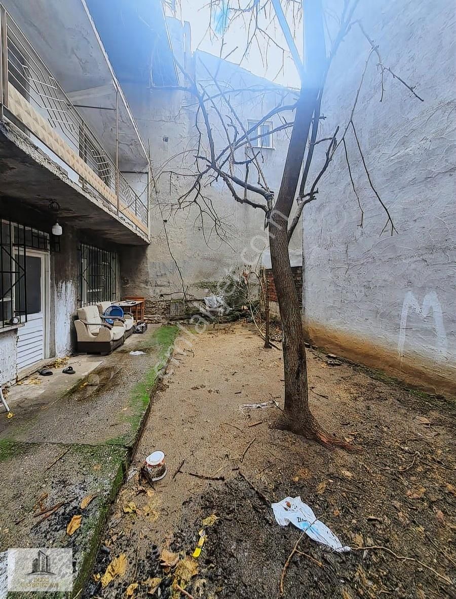 Cadde Üzeri Satılık 3 Katlı 2 Daire 2 Dükkan - Görsel 12