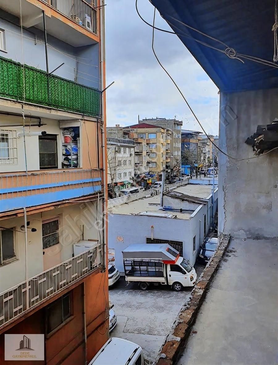 Cadde Üzeri Satılık 3 Katlı 2 Daire 2 Dükkan - Görsel 8