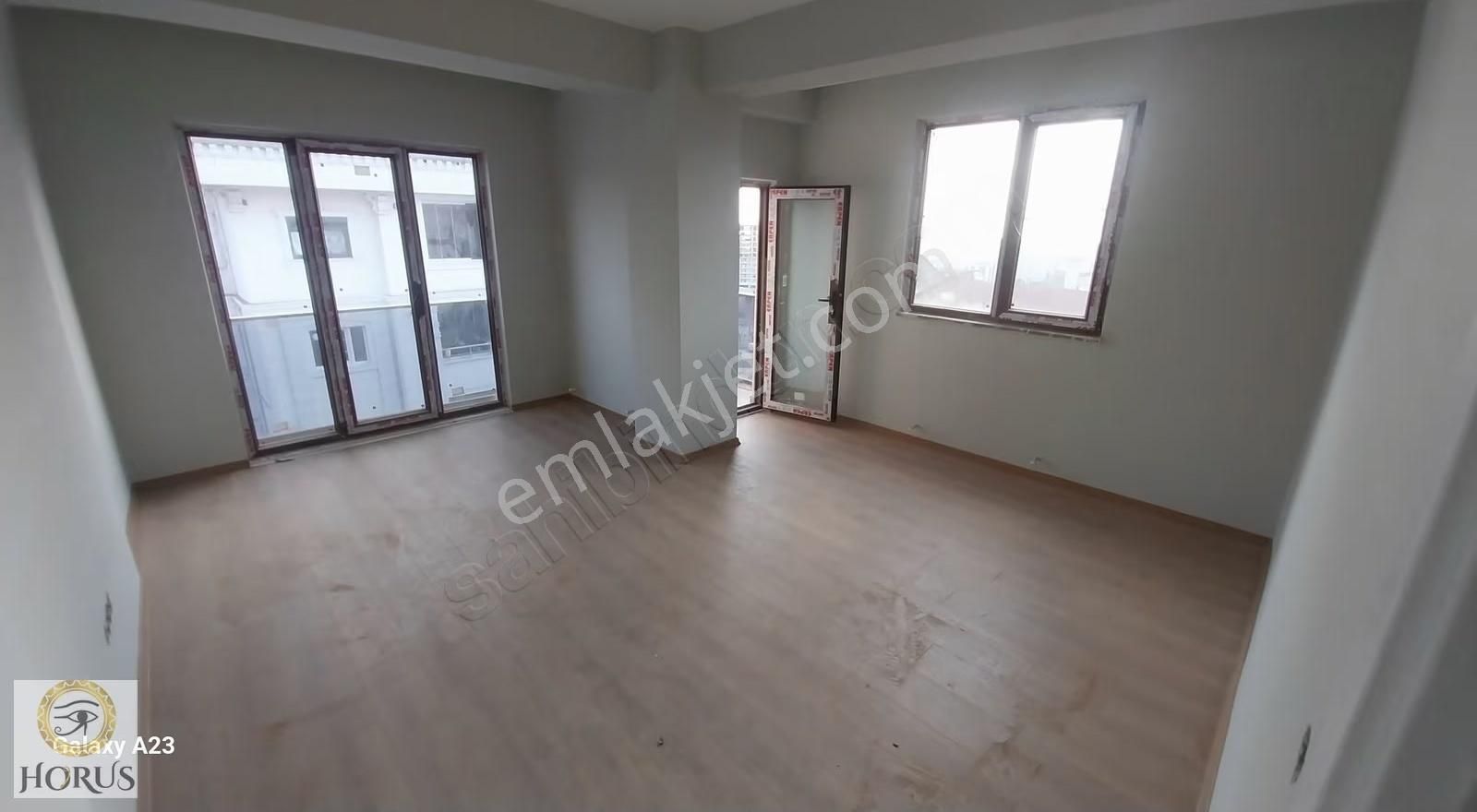 Ulaşım Noktalarına Yakın Manzaralı Katta Tek Daire - Görsel 18