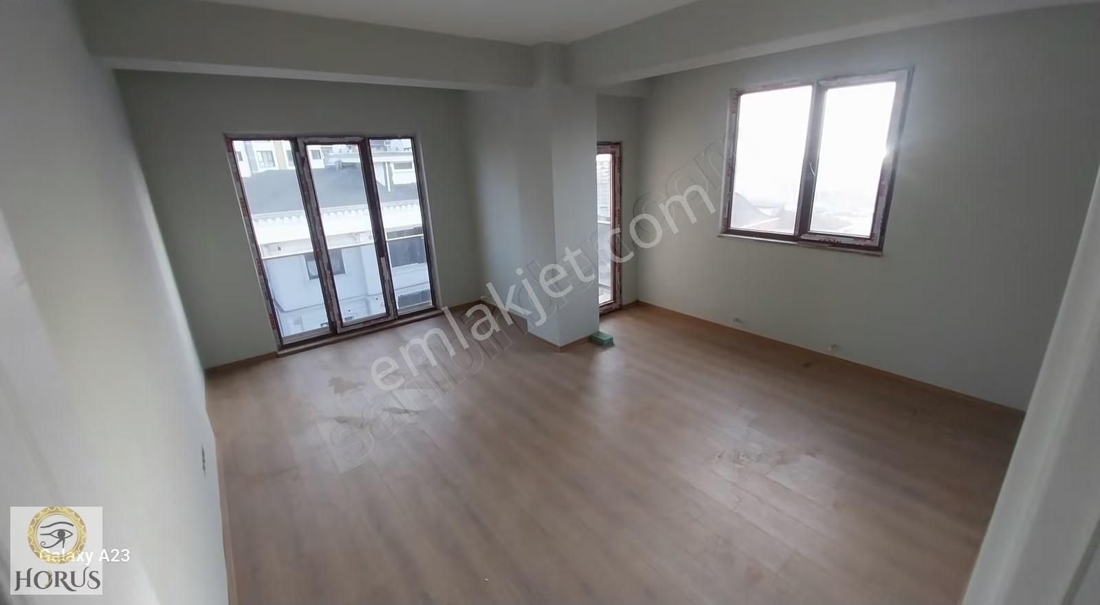Ulaşım Noktalarına Yakın Manzaralı Katta Tek Daire - Görsel 15