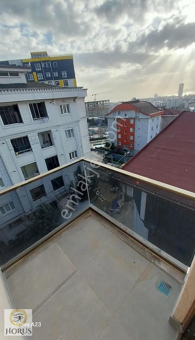 Ulaşım Noktalarına Yakın Manzaralı Katta Tek Daire - Görsel 13