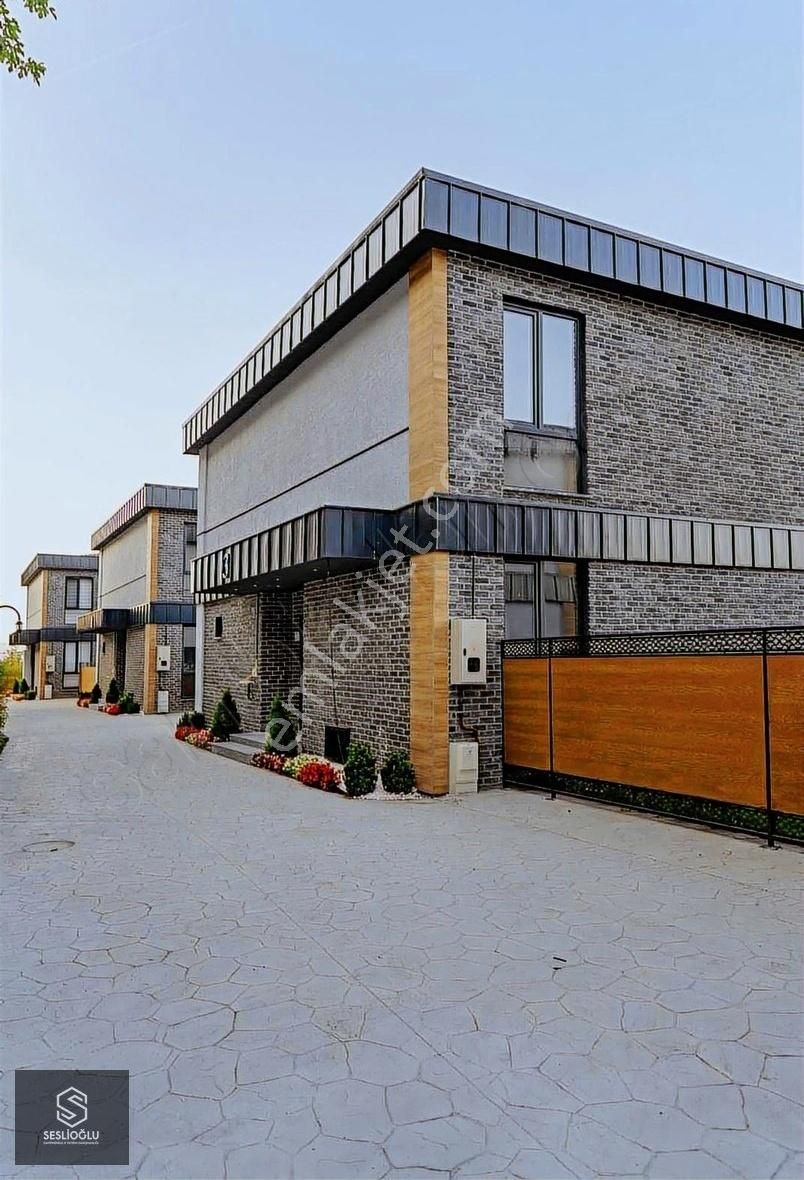 Sapanca'da Göl Manzaralı Satılık Müstakil Villa - Görsel 2