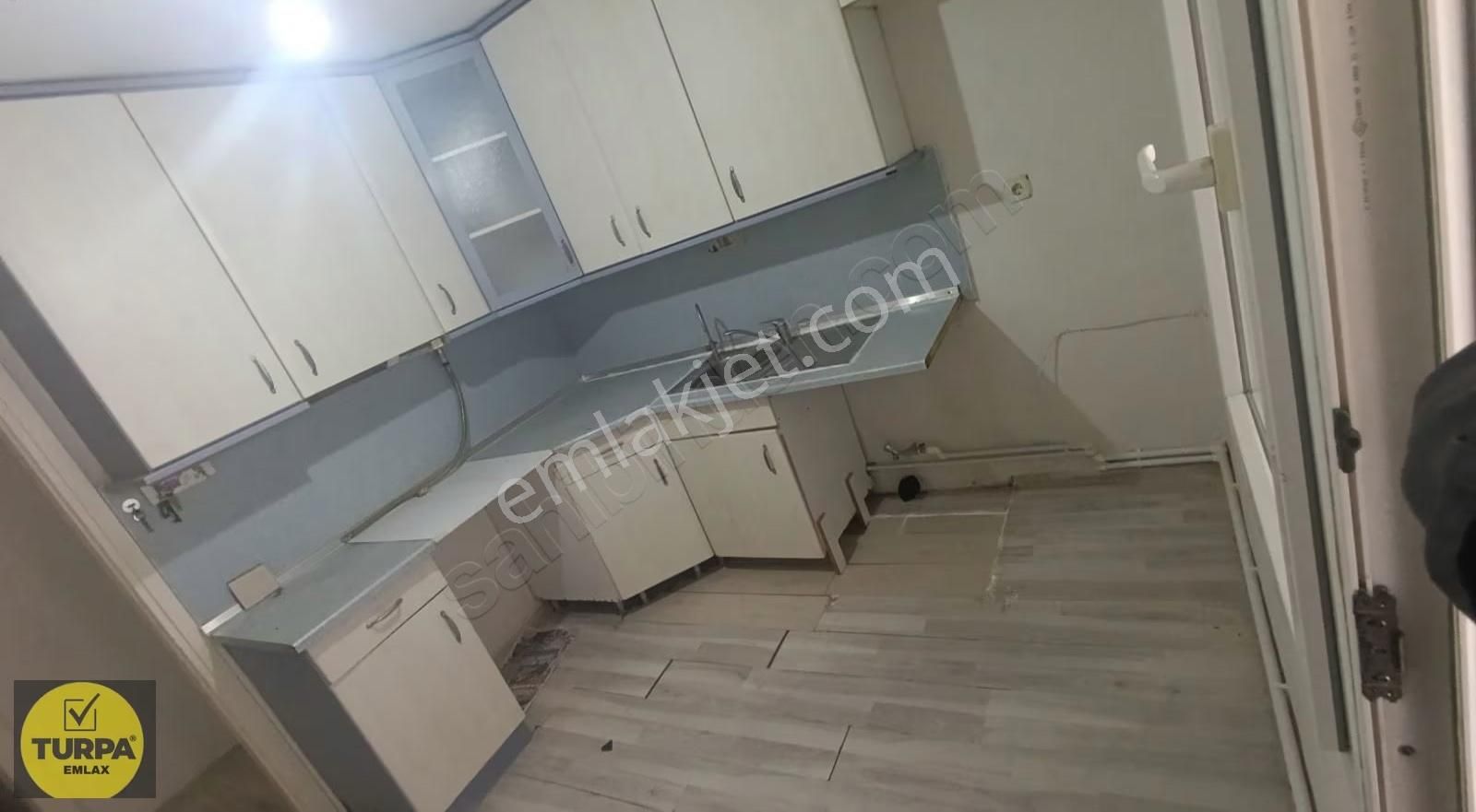 Menderes Cad. Yakını Balkonlu Yüksek Giriş 2+1 - Görsel 11