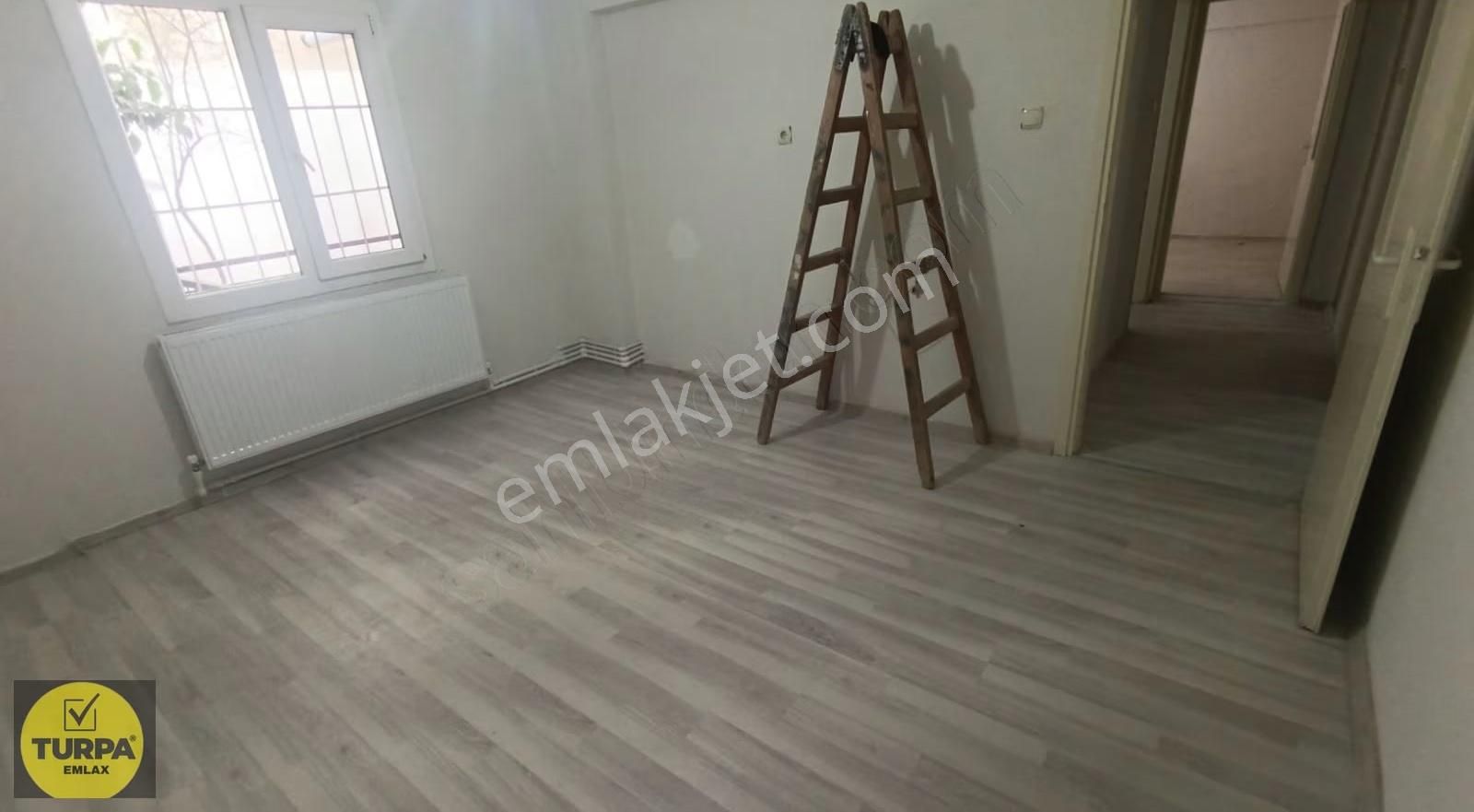 Menderes Cad. Yakını Balkonlu Yüksek Giriş 2+1 - Görsel 13