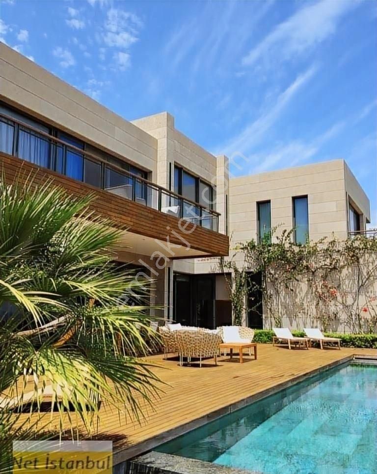 Bodrum Gölköy'de Prestijli Site'de Satılık 5+1 Villa