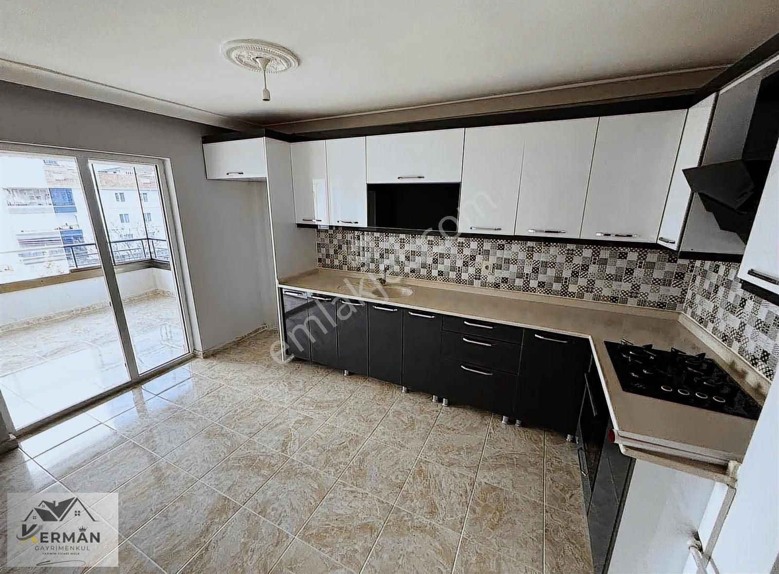 Yenikent'te Merkezi Konumda Kiralık 3+1 Geniş Daire