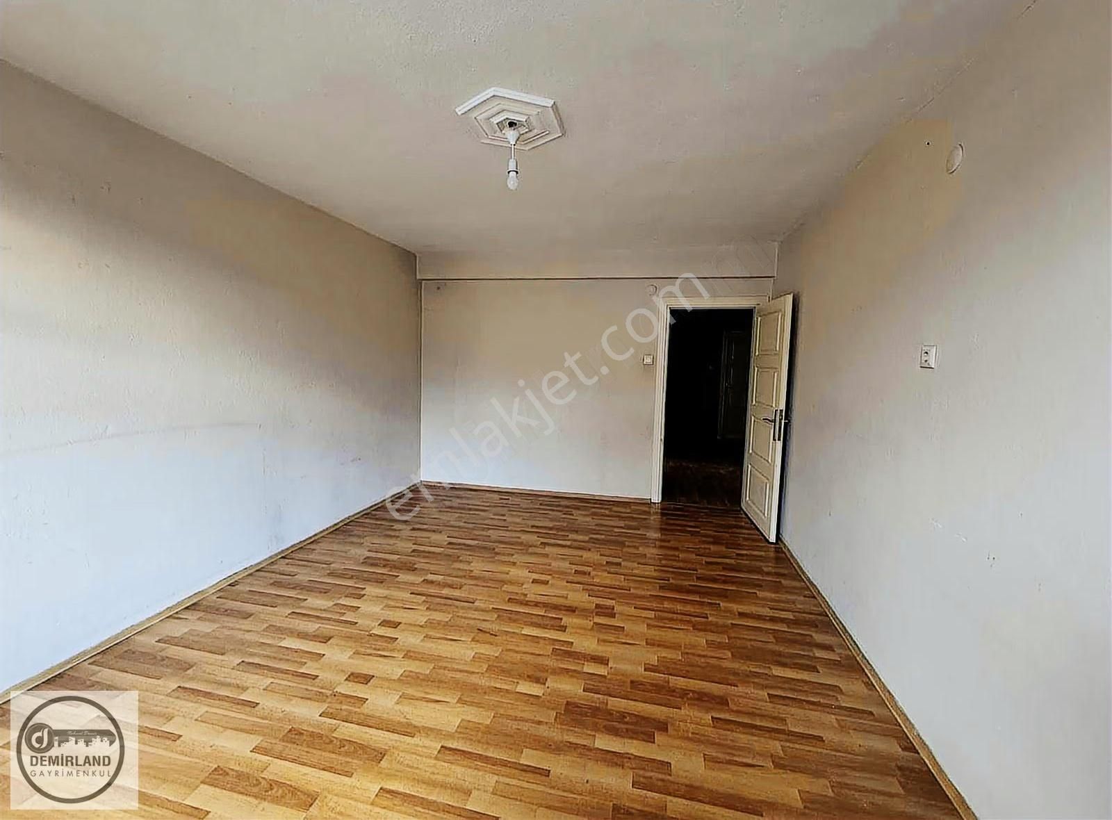 Demirland'dan Kiralık Menderes Caddesi'nde Geniş 2+1 Daire - Görsel 11